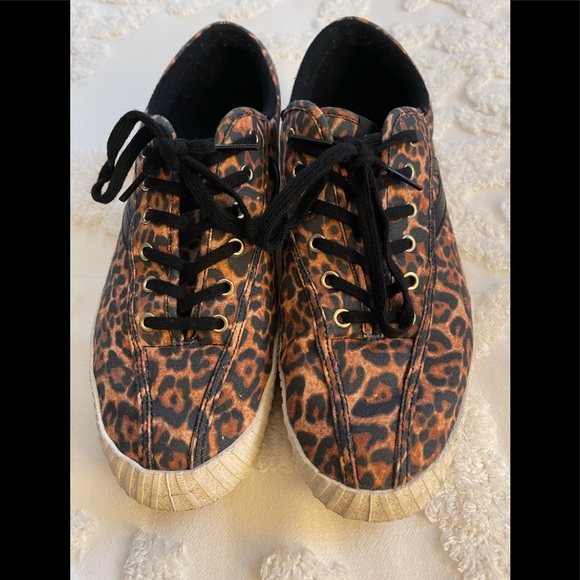 leopard print tretorns